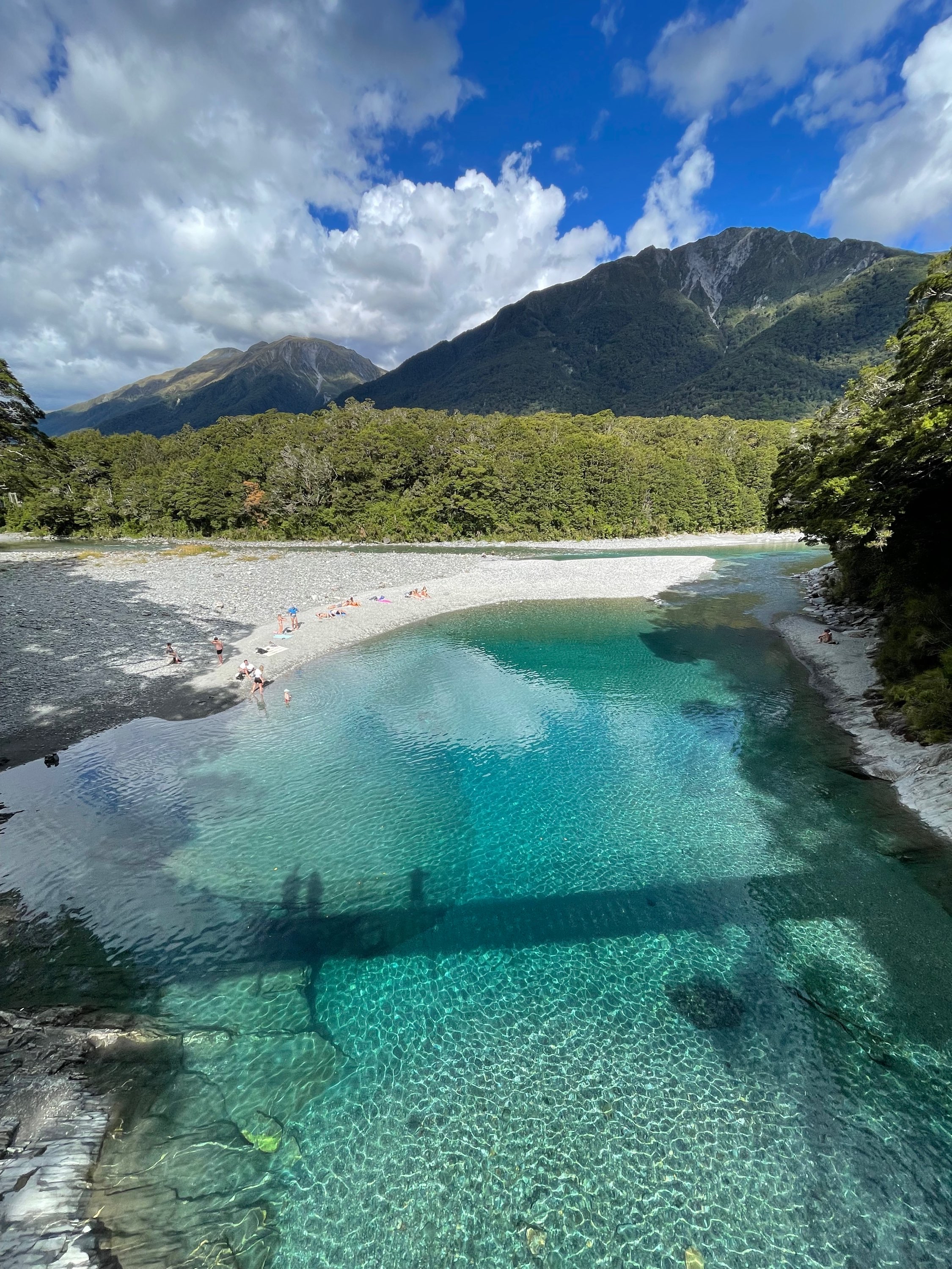 Diluvio en Mildford Track en Nueva Zelanda