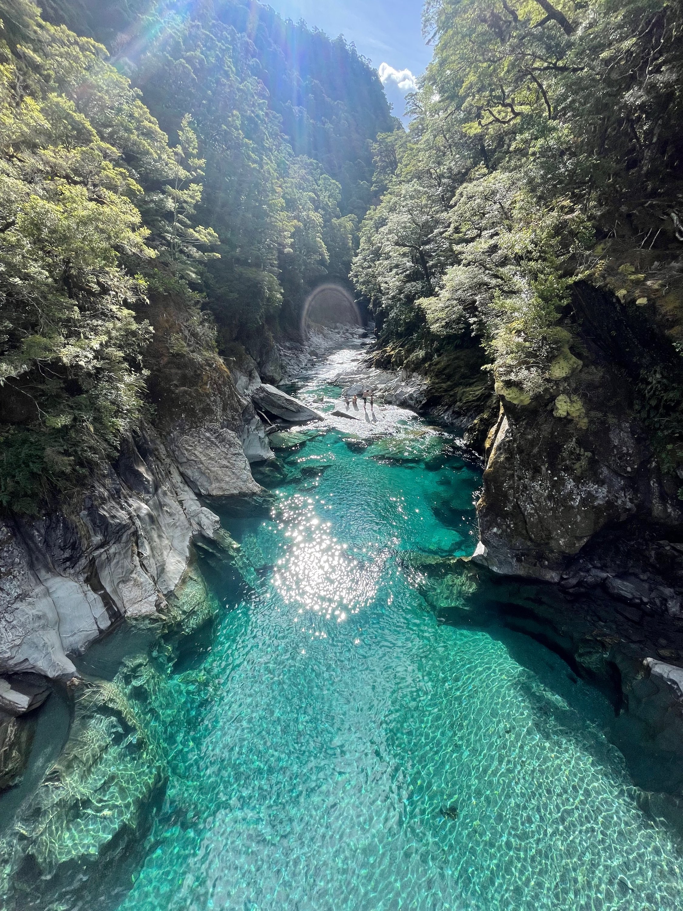 Diluvio en Mildford Track en Nueva Zelanda